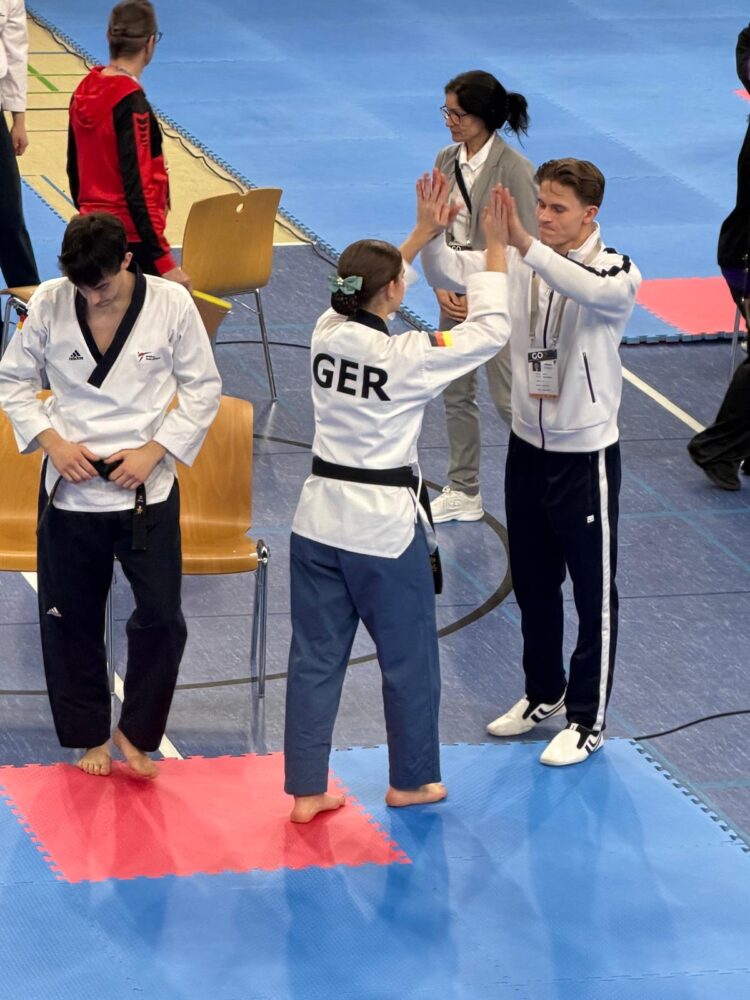 e8c3a3ef-c40a-4c8c-8a6f-92ef62759809